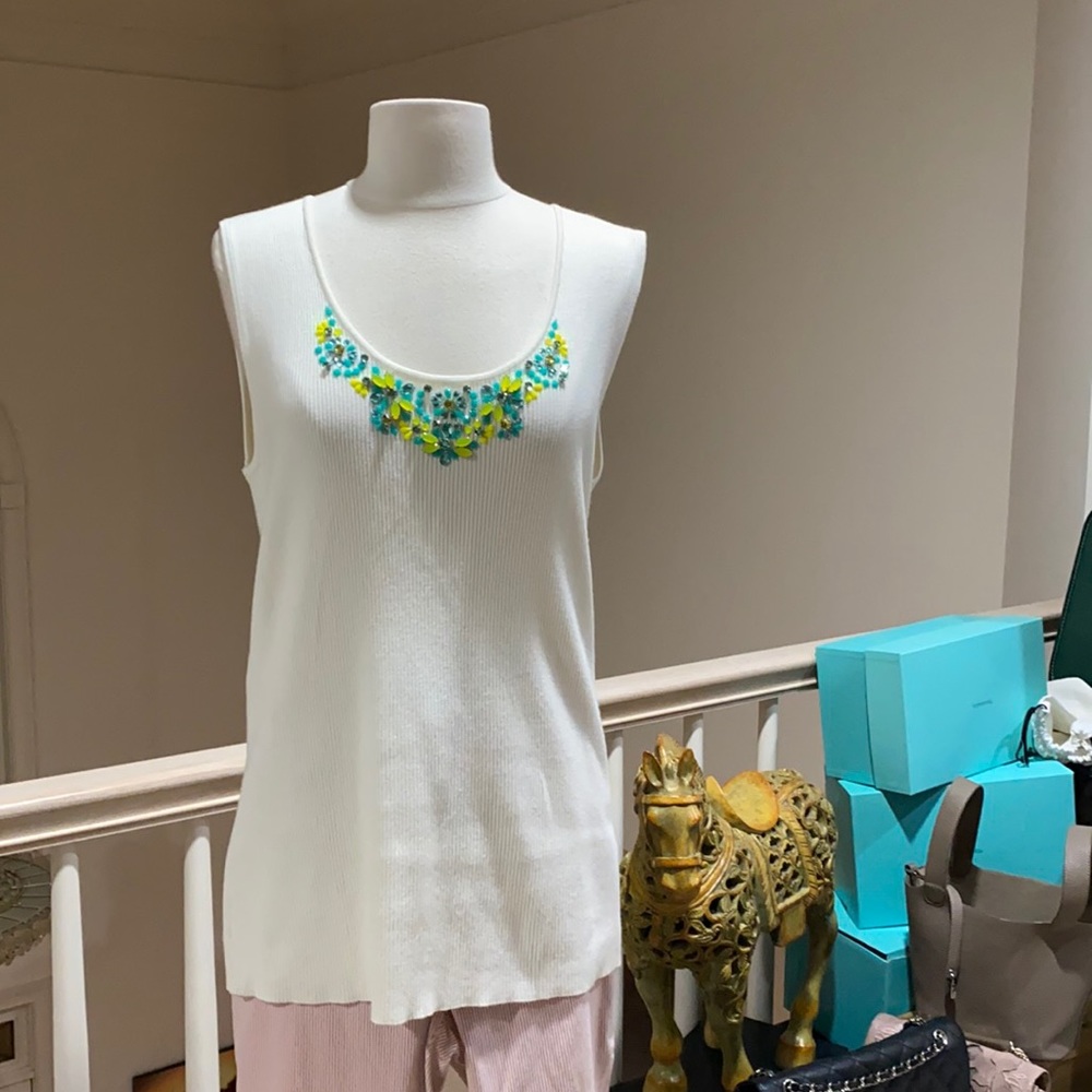 Jewled neck line